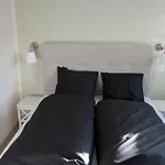 劳德斯嘉德公寓 *